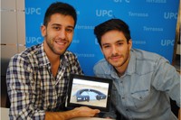 D'esquerra a dreta Guillermo Fosalba i Fermín Monreal amb el render del seu projecte.