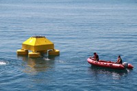 La boia eOLOS amb els remolcadors