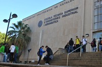 Façana de l'Escola Tècnica Superior d'Enginyeria Industrial i Aeronàutica de Terrassa (ETSEIAT)
