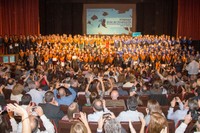 Imatge de grup dels enginyers i enginyeres graduats per l'ETSEIAT el 20 de novembre de 2015