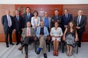 D’esquerra a dreta, drets:  Jordi Mercader, de Miquel i Costas; Javier Cañavate, director de l’Escola d’Enginyeria de Terrassa; Xavier Torredemer, de J. Vilaseca; Maribel Rossello, vicerecrora de Política Docent; Enric Fossas, rector de la UPC; Eduard Querol, president d’ASPAPEL; Carlos Reinoso, director general d’ASPAPEL, i Antonio Luis Torres, del Departament d’Enginyeria Tèxtil i Paperera de la UPC. Asseguts: Josep Francesc Colom, del mateix departament; Joan Vila, d’Stora Enso; Teresa Vidal, directora del Departament d’Enginyeria Tèxtil i Paperera, i la investigadora Blanca Roncero, del mateix departament.  